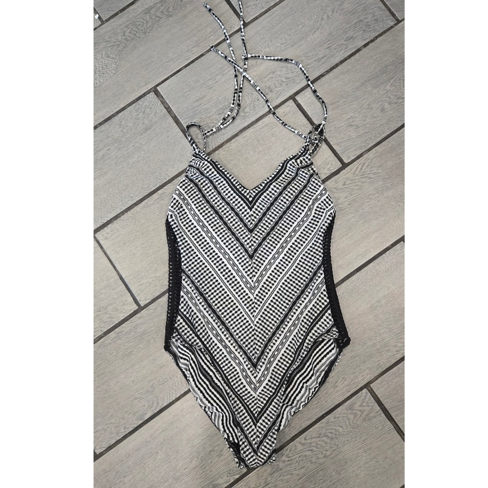 Robin‎ Piccone Textured Black White One-Piece Swimsuit Size 6